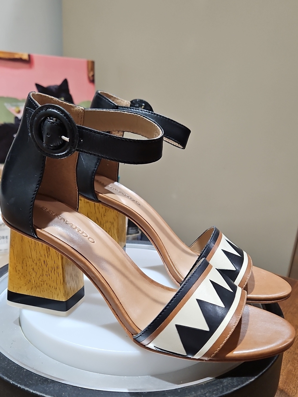 😍🖤Bernardo Black & Tan Geometric Block Heel Sandals